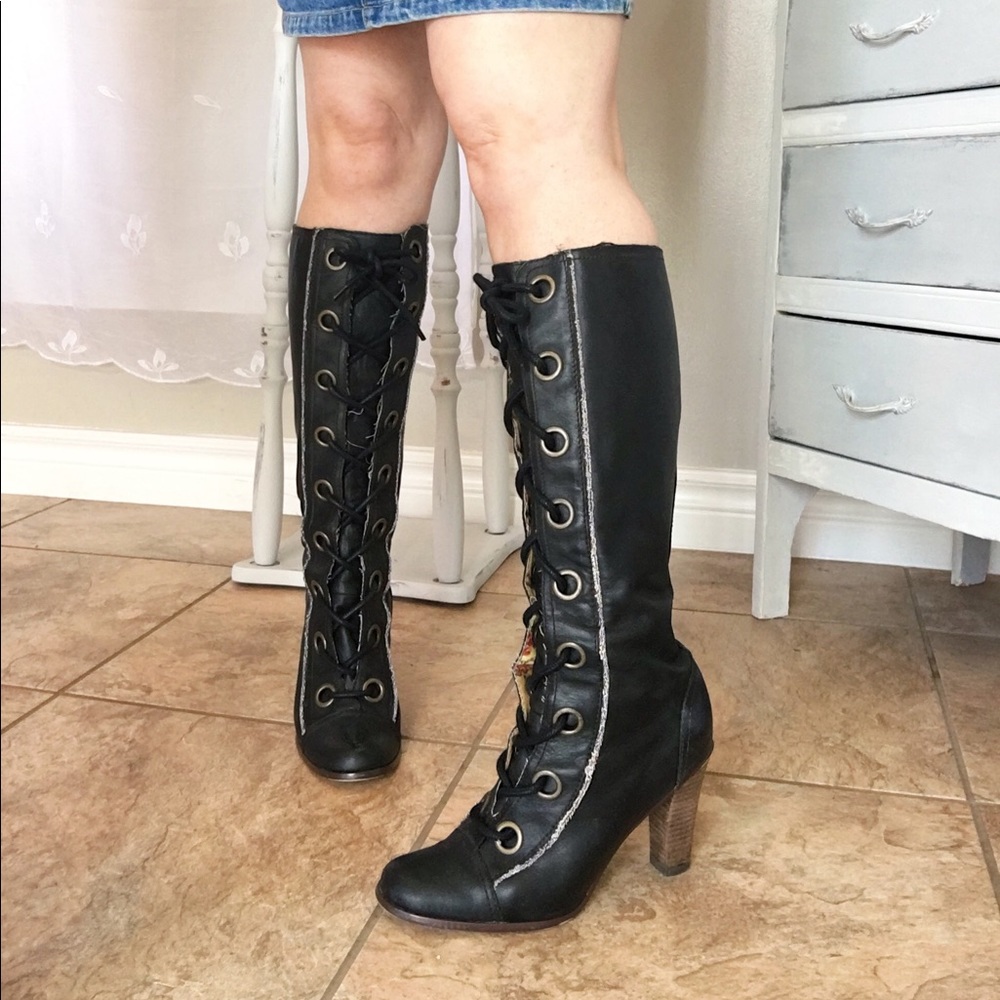 Seychelles knee-high boots. Real leather. Lace up. Will fit size 7.5-8.